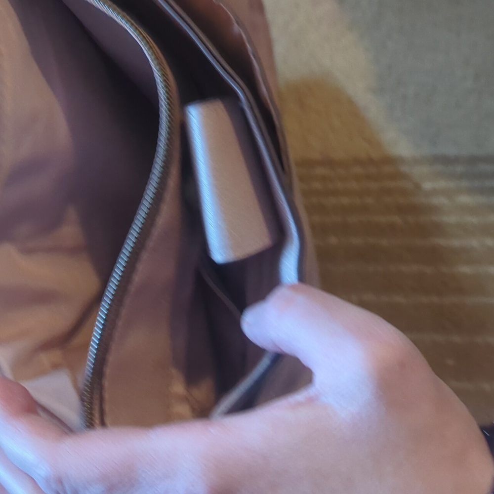 Pink Purse - Picture 4 of 10